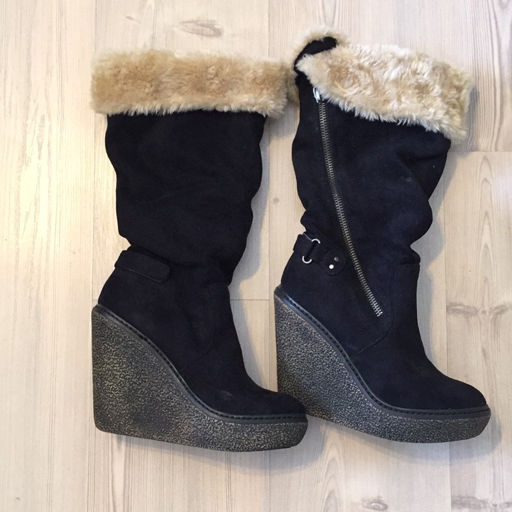 Stylish Black Wedge Boots with Faux Fur Trim